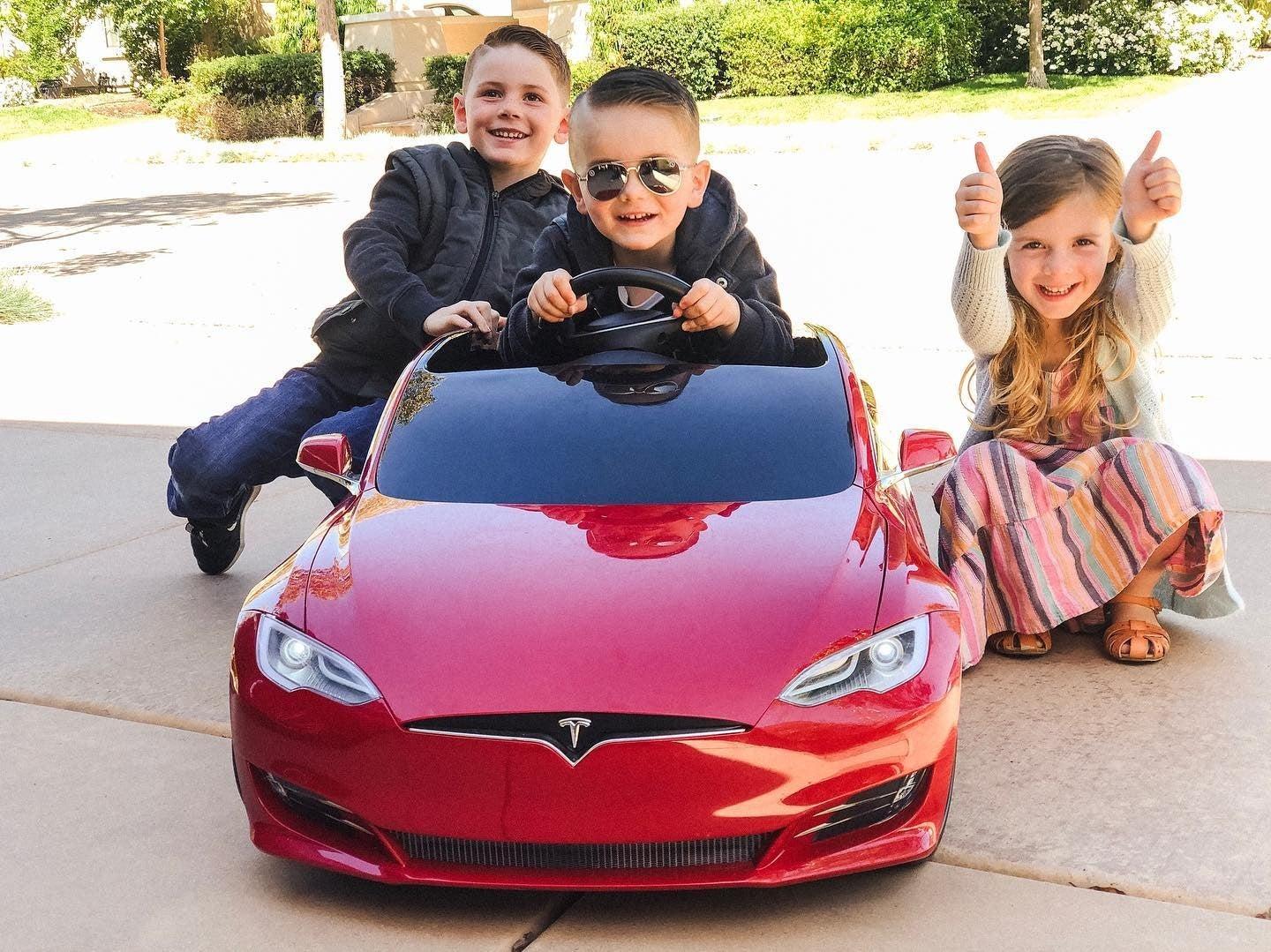 elektromos-gyerek-kisauto-kulonleges-ajandek