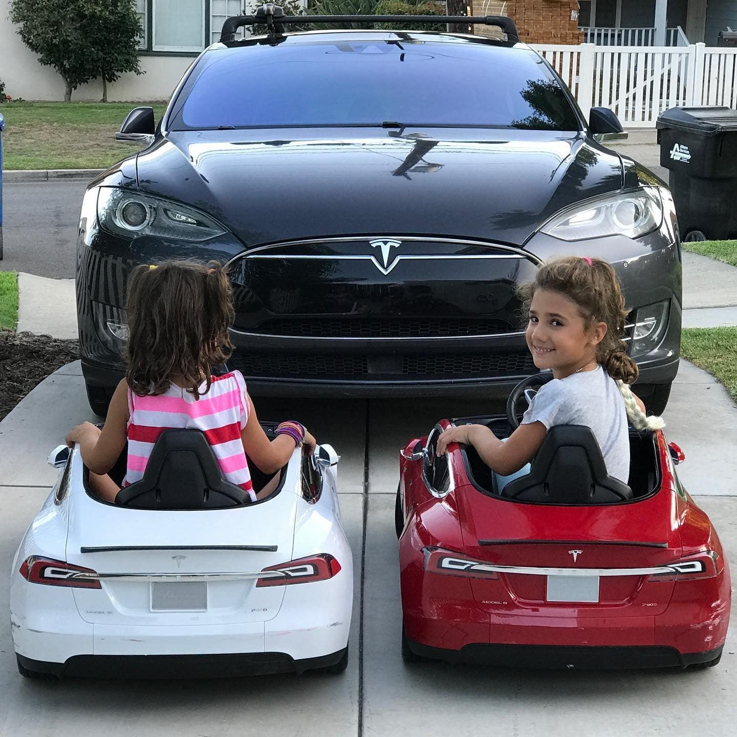 elektromos-gyerek-kisauto-kulonleges-ajandek