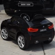 Kép 7/13 - BMW X6 M elektromos 12 Voltos kiautó gyerekeknek bőrüléssel, gumi kerékkel, távirányítóval