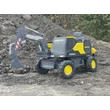 Kép 17/17 - 12 voltos elektromos gyermek traktor és kotrógép markoló lapáttal piros színben