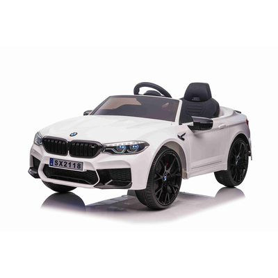 BMW M5 elektromos 24 Voltos kisautó gyerekeknek bőrüléssel, gumi kerékkel, távirányítóval, fehér színben